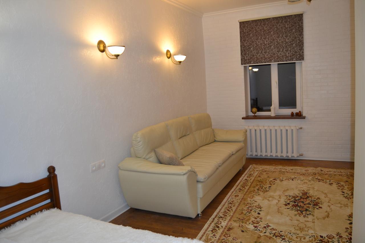 Vladimirskie Apartamenty In Center Of Brest Exterior foto